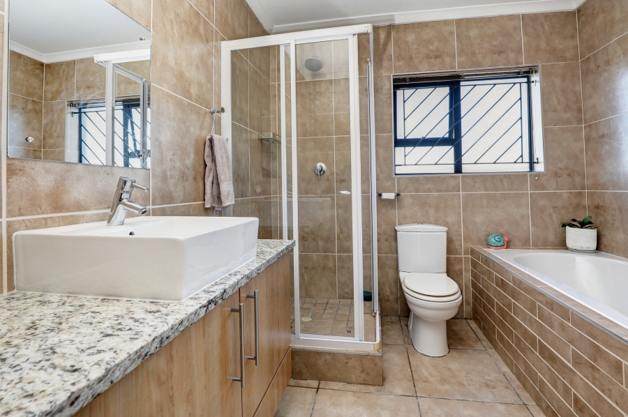 4 Bedroom Property for Sale in Burgundy Estate Western Cape
